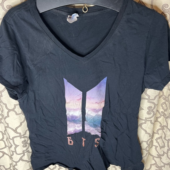 Black BTS T-Shirt Size Large Beach Theme K Pop - Picture 3 of 4